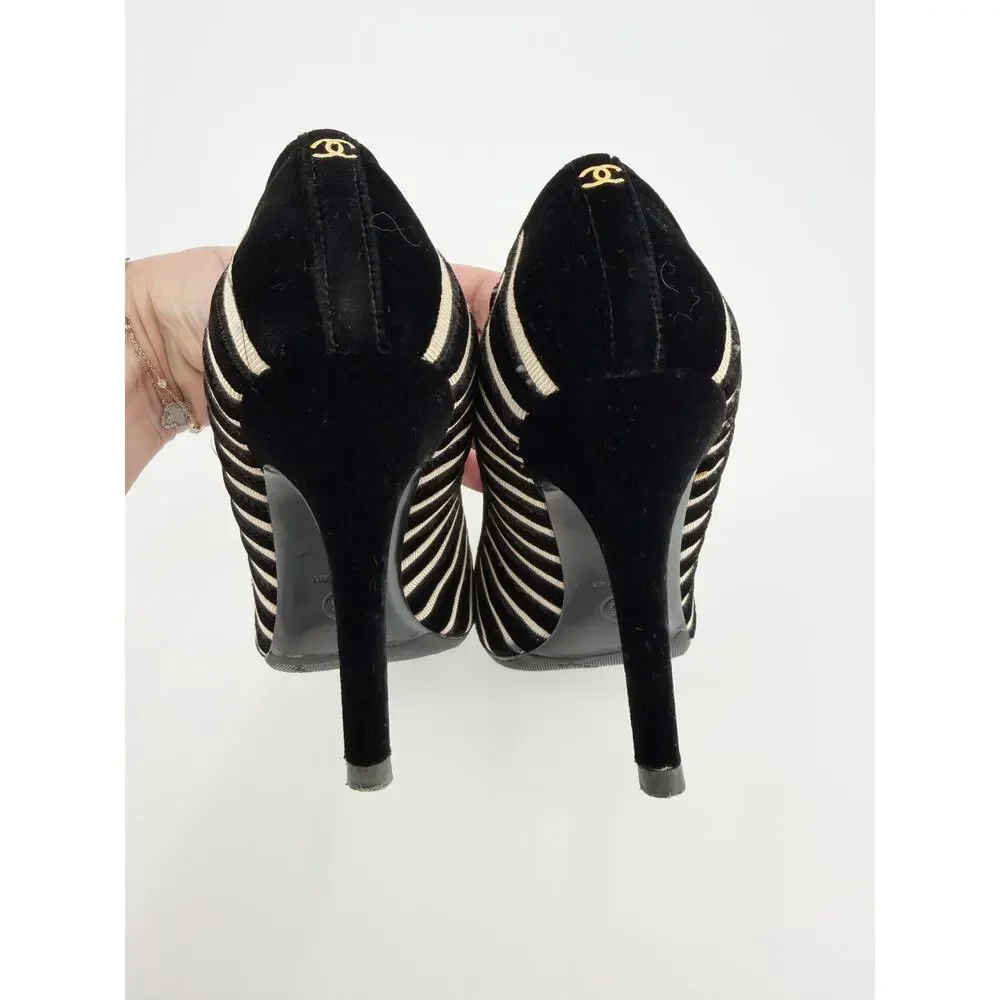 Chanel Pumps Striped Velvet Cap Toe Interlocking CC Logo Black White 39.5 9.5